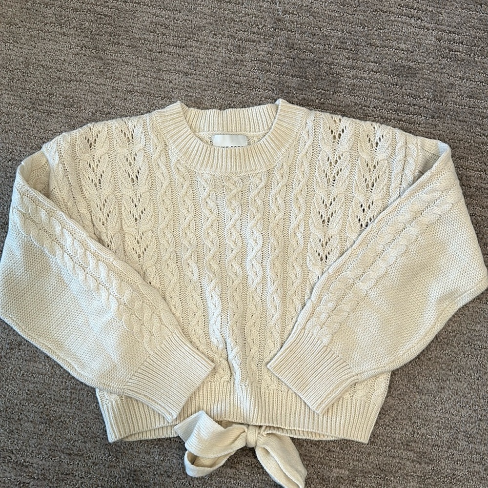 🍒 - 2 FOR $15! - Cute cozy sweater with tie back detail knit small